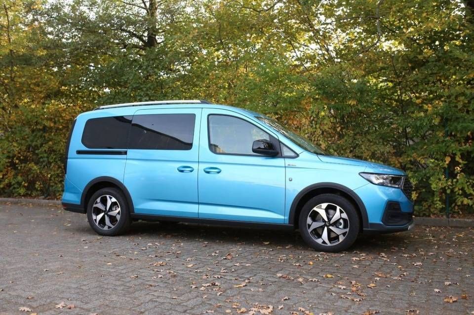 Ford Grand Tourneo Connect disability car