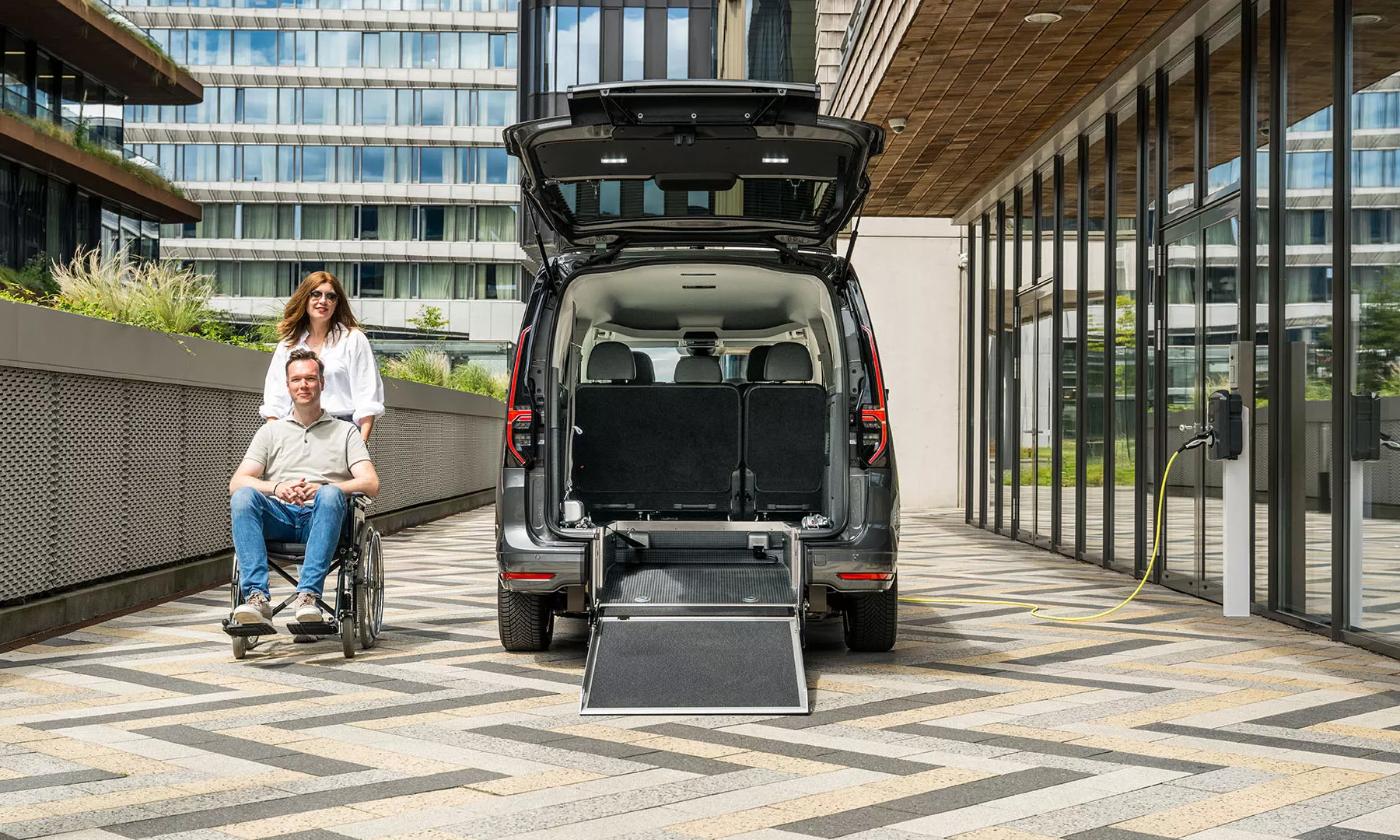 Volkswagen Caddy Maxi eHybrid accesible para usuarios de silla de ruedas