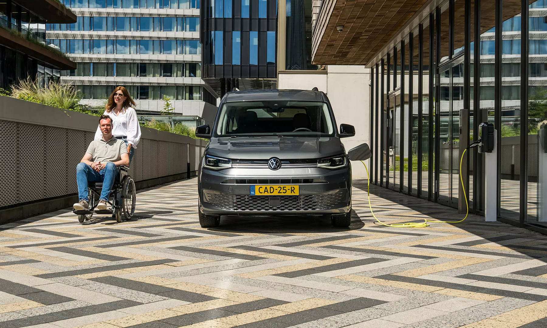 Wheelchair accessible Volkswagen Caddy Maxi eHybrid