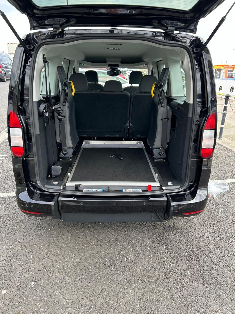 Ford Grand Tourneo Connect wheelchair taxi