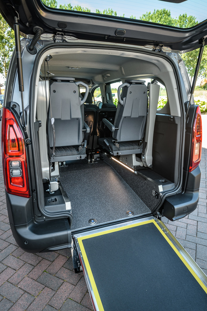 Taxi con plaza para sillas de ruedas | vehiculos adaptados