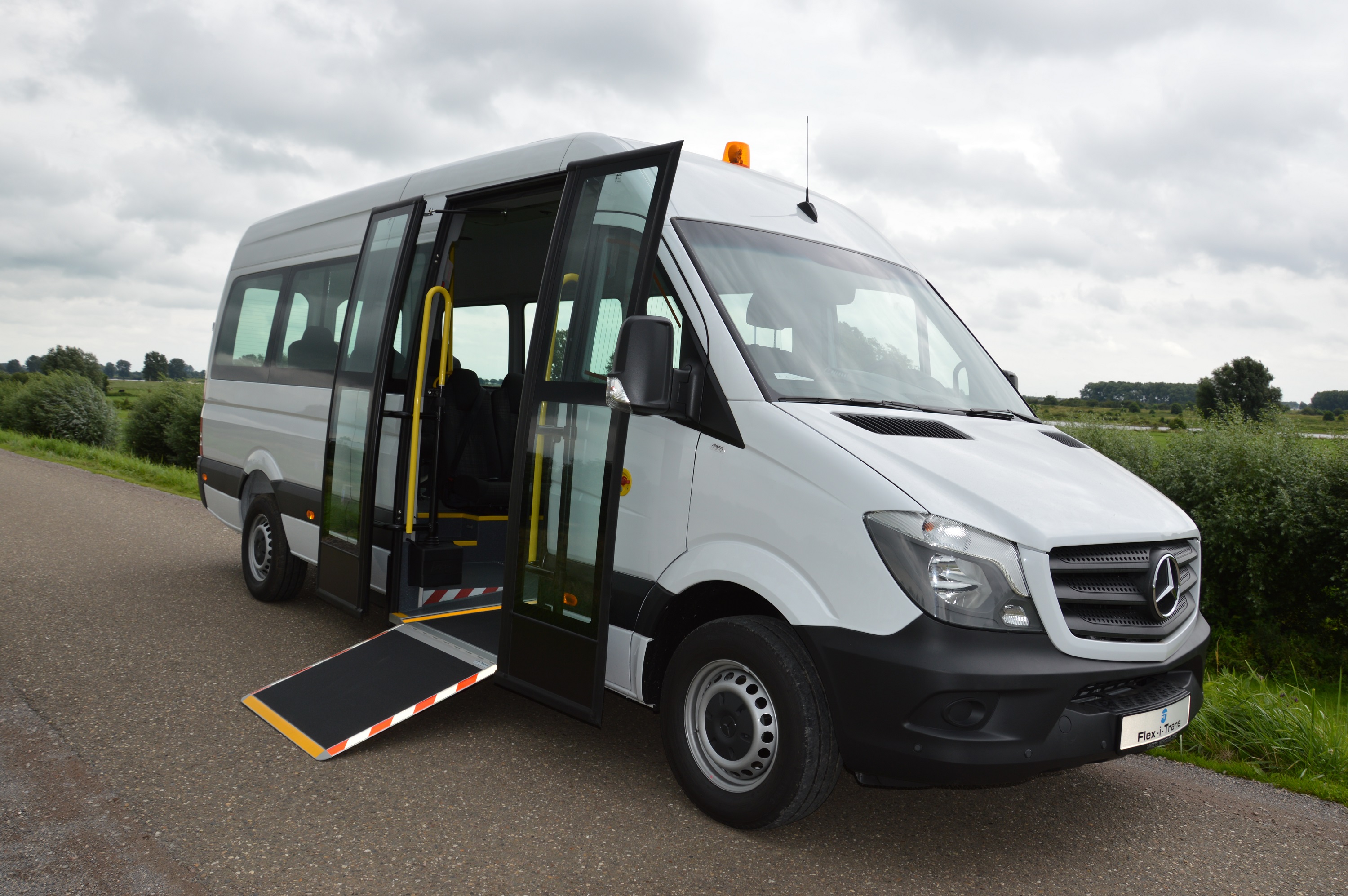 Buses from various cities in the world.: Renault Traffic em mini bus