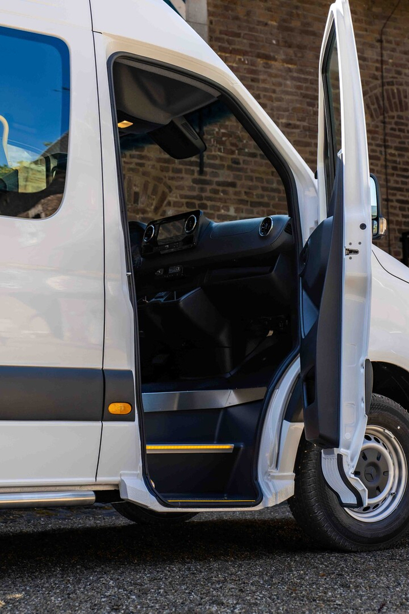 Entrée surbaissée intégrée pour transport professionnel de voyageurs