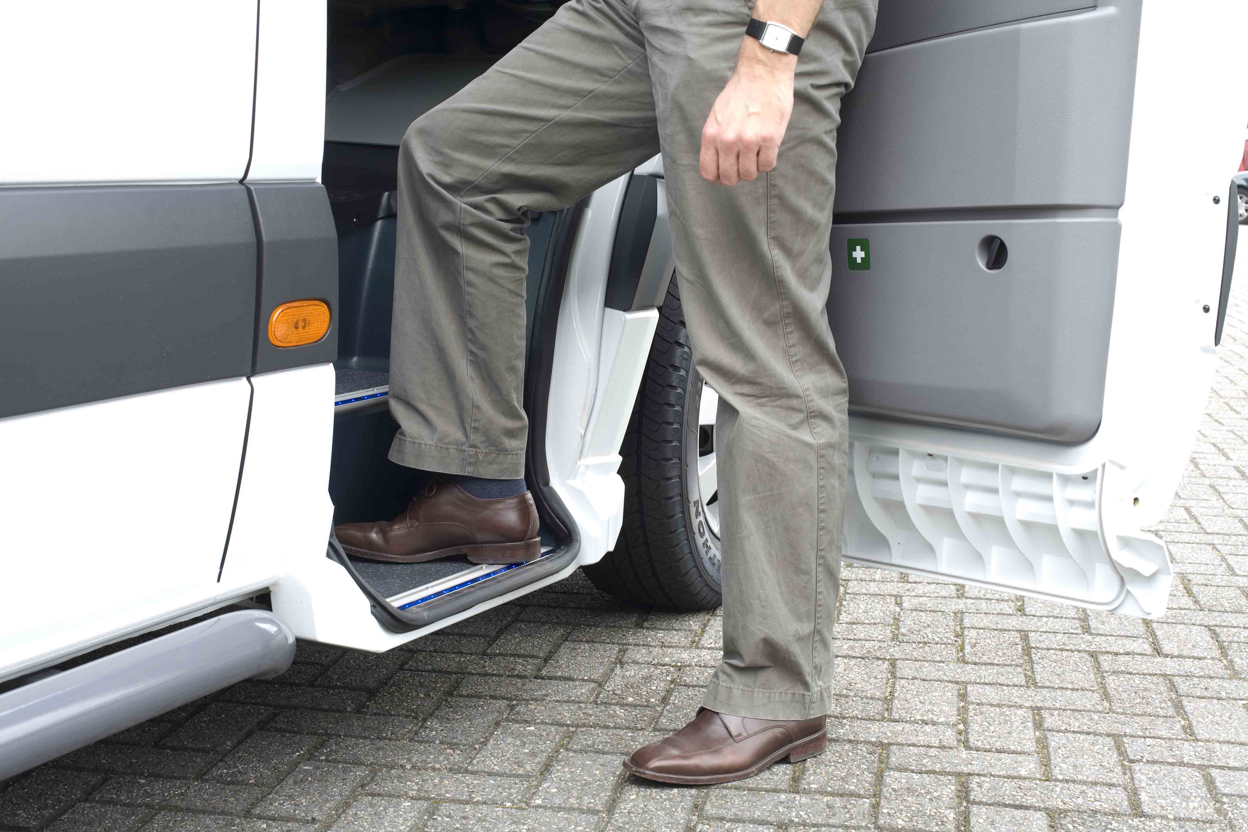 b-open verlaagde instap mercedes-benz sprinter