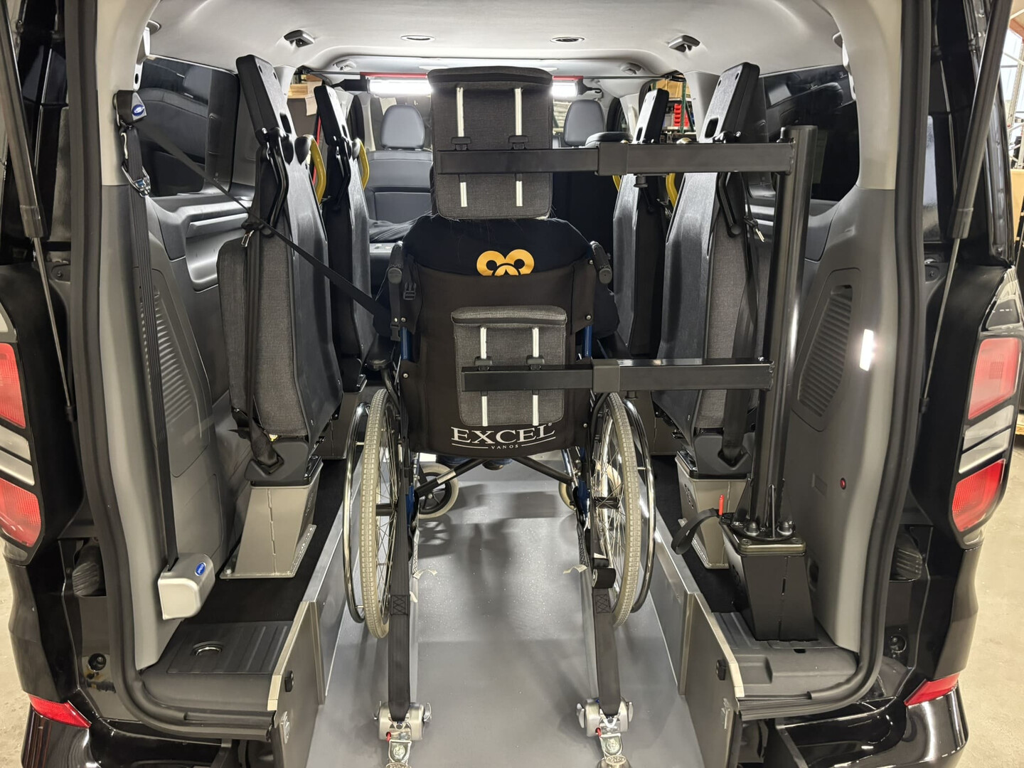 B-Safe head support and backrest